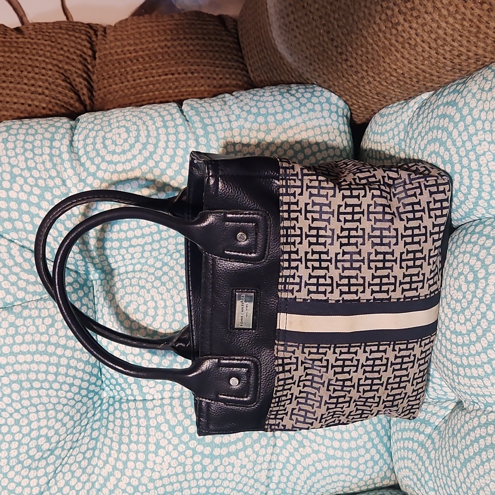 Tommy Hilfiger Vintage Black and White Tote Bag with Monogram Design - Picture 4 of 12